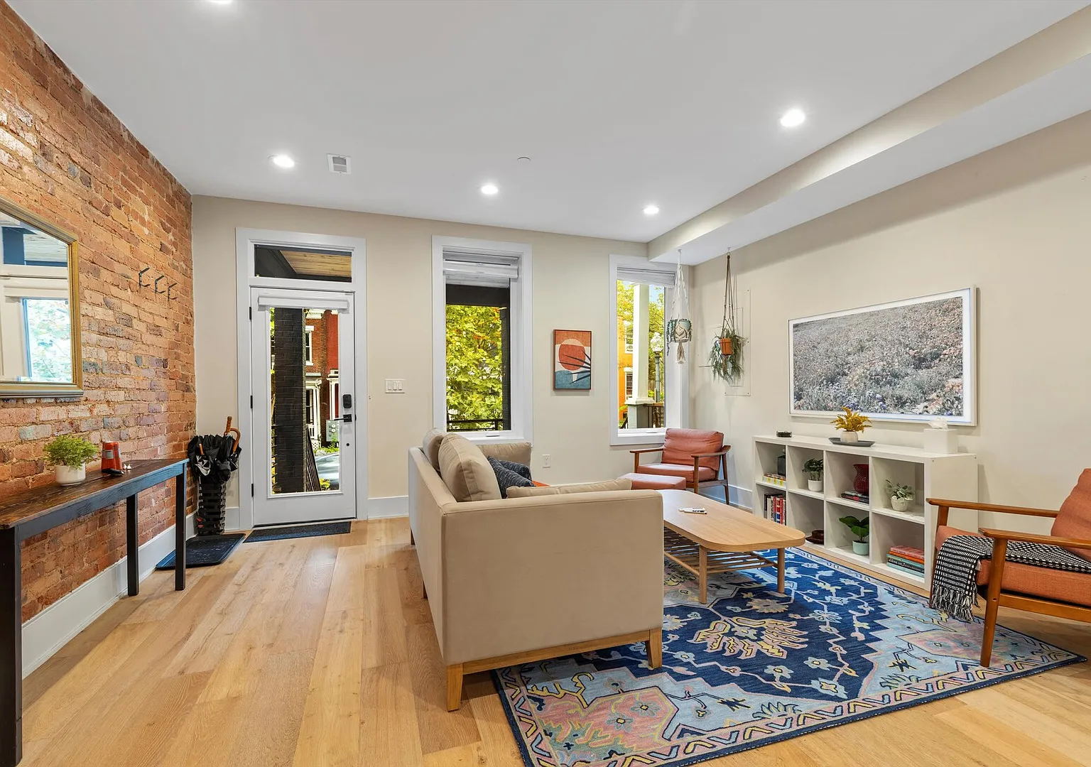 Central DC 5-BR Townhome - Walk to METRO-rail — Photo 3