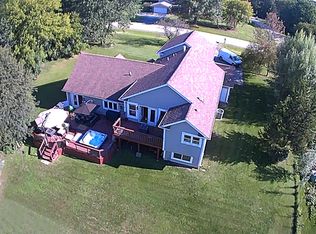 15 Bruce Cir N, Hawthorn Woods, IL 60047