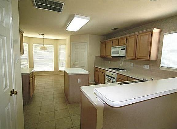4th image of 4668 Knoll Hollow Trl