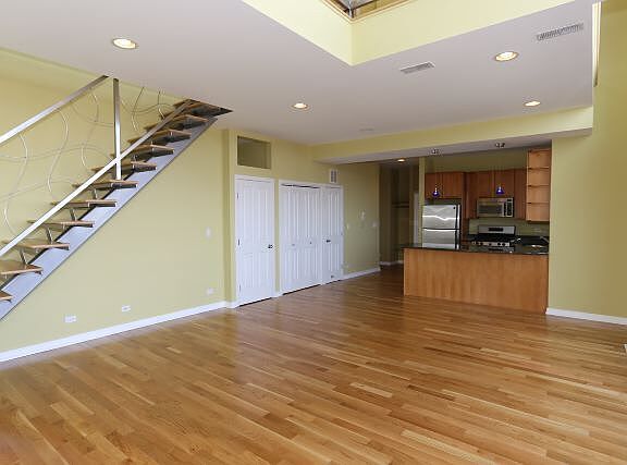 4th image of 1150 N Hoyne Ave #J03p