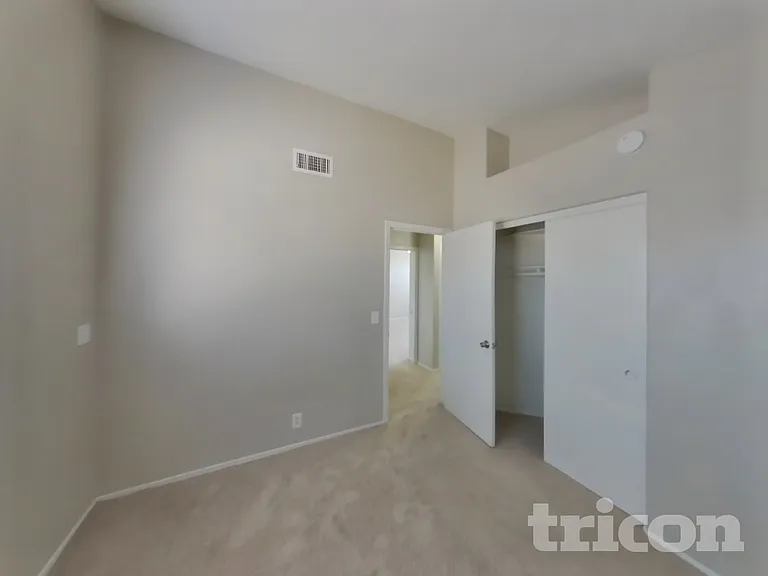 7321 N 69th Ave — Photo 12