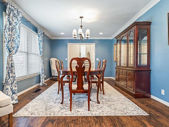 4th image of 324 Albemarle Dr