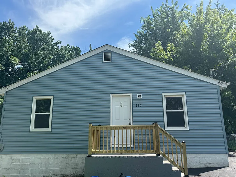 230 Connolly Dr — Photo 2