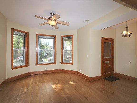 4th image of 2049 N Sawyer Ave #1