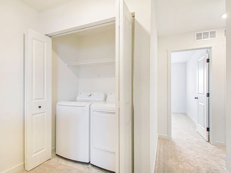 619 W Marion St — Photo 8