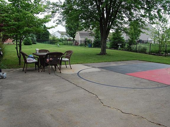 5th image of 370 Melanie Dr