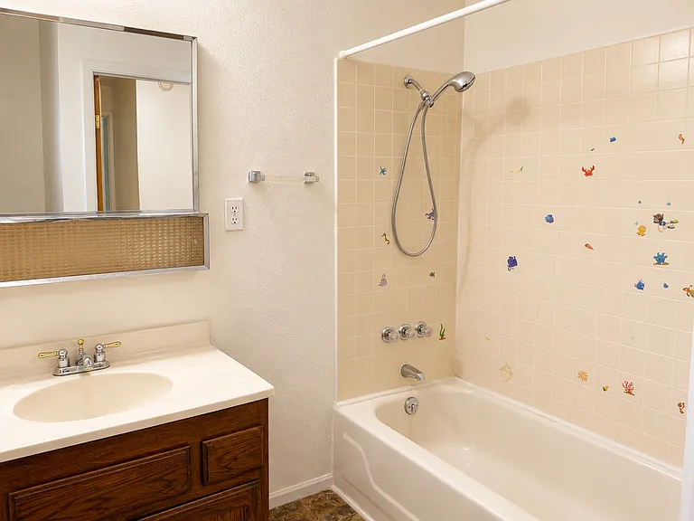 914B Oak Ave — Photo 5
