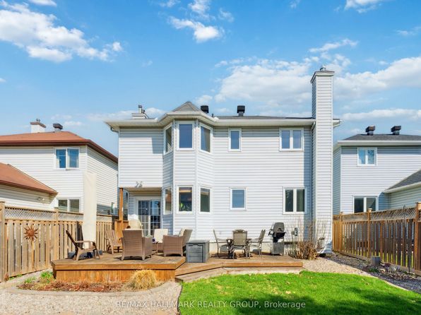 79 Halley St, Ottawa, ON K2J 3W1