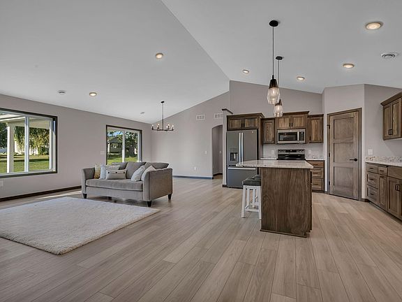 4th image of 129 Highlands Blvd