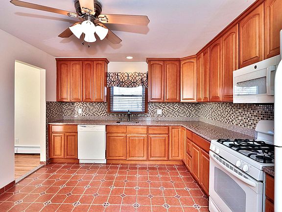 5th image of 118 Lexington Ave #2