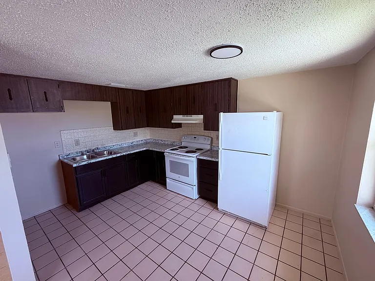 5848 Siesta Ln — Photo 4