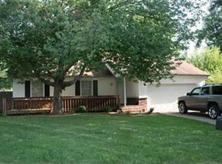 1328 W Meadowbrook Cir, Springfield, MO 65807