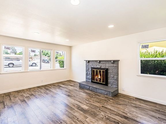 3rd image of 1057 E Lynwood Dr
