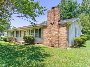 33 Forest Dr, Hartfield, VA 23071
