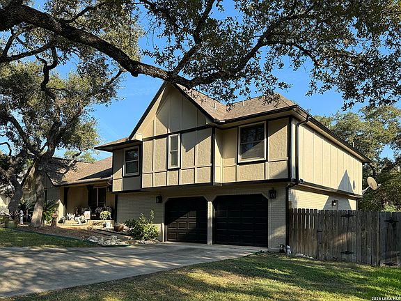 2nd image of 12518 Chateau Forest