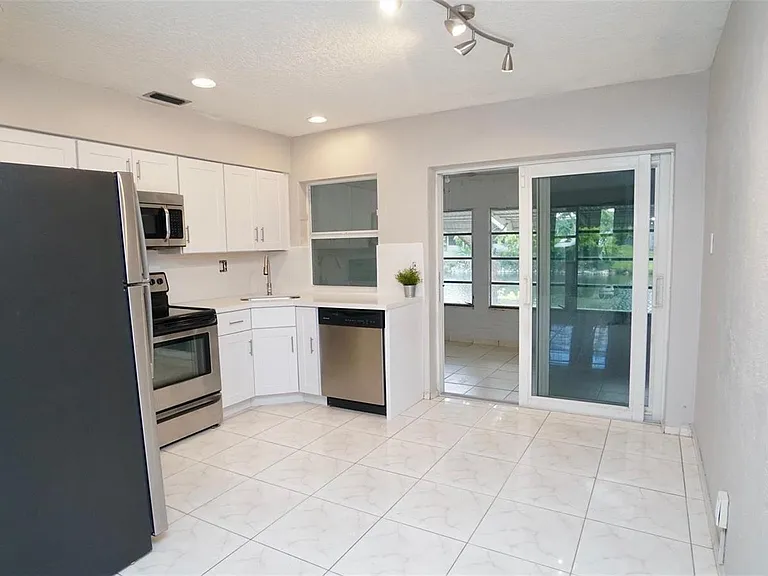 5908 NW 81st Ave — Photo 13