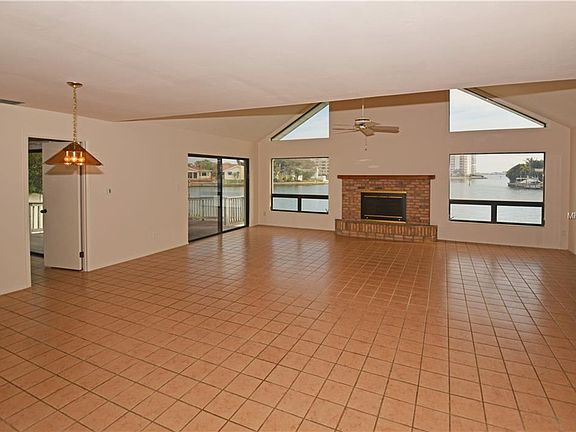 4th image of 5916 Seabird Dr S