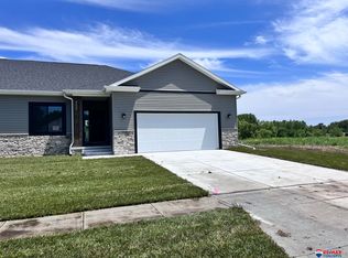 9520 Bailie Ct, Waverly, NE 68462