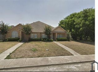 400 Amber Ln, Desoto, TX 75115