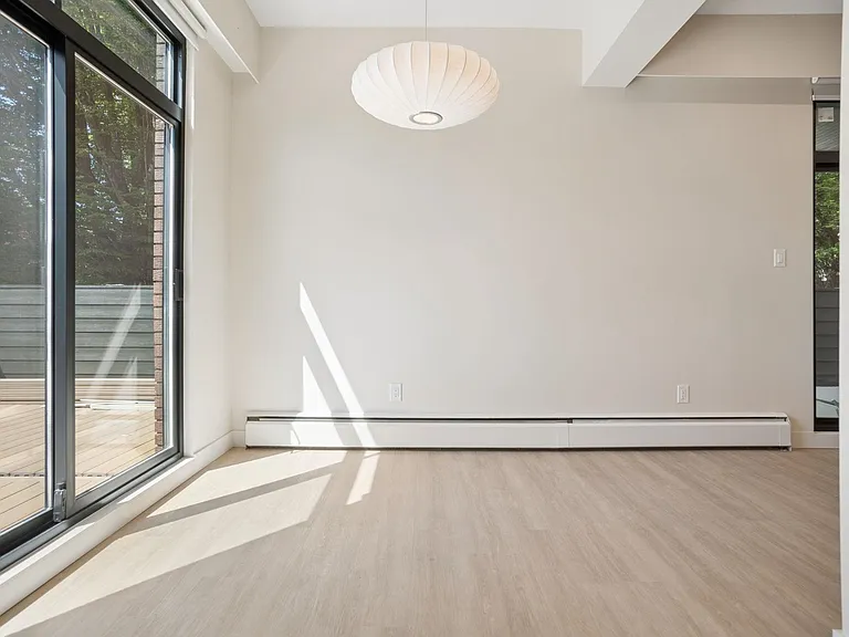 1060 Cypress St — Photo 2