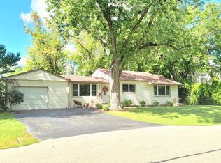 18 Manor Rd, Lake Zurich, IL 60047
