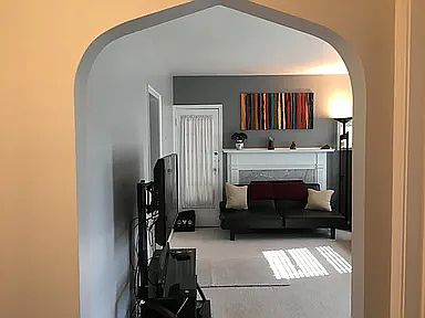 2nd image of 414 S Spring St