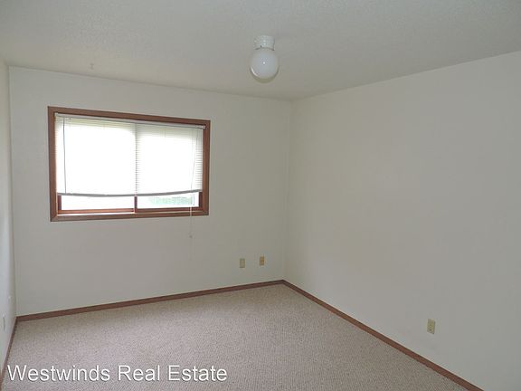 5th image of 734 Westwinds Dr APT 1