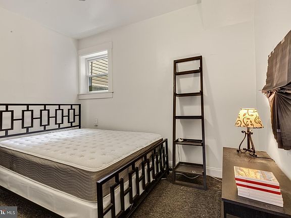 5th image of 2208 Christian St Floor 1