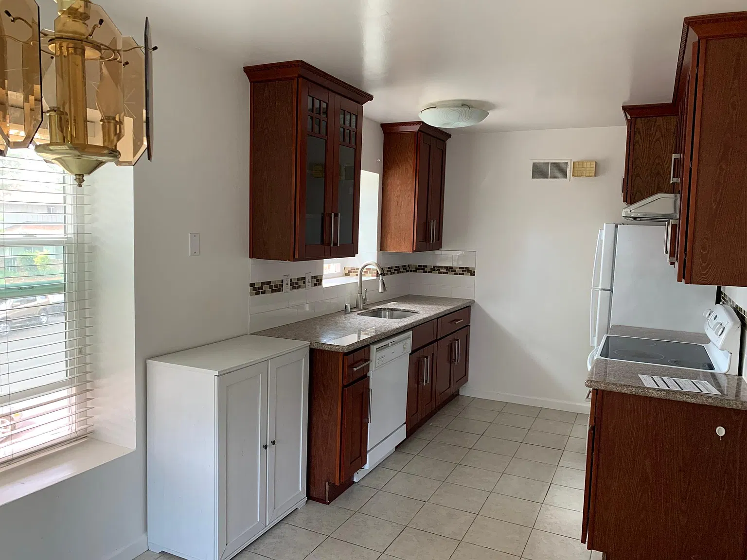 2 bed, 950 sqft, $3,000 — Photo 2