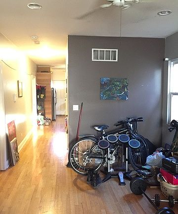 4th image of 2649 N Avers Ave