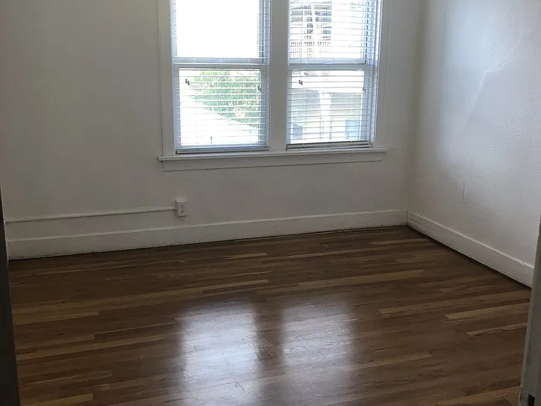5318 NE Wistaria Dr — Photo 9