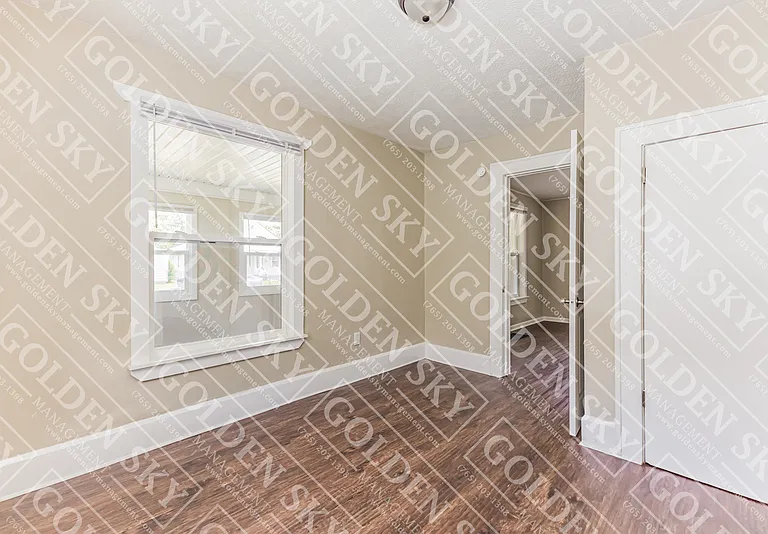 2909 S Franklin St — Photo 8