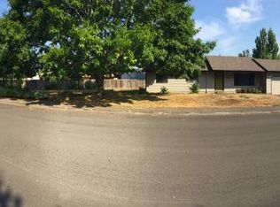 13165 SW Laurmont Dr, Tigard, OR