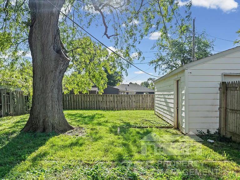 2533 Edgelea Dr — Photo 9
