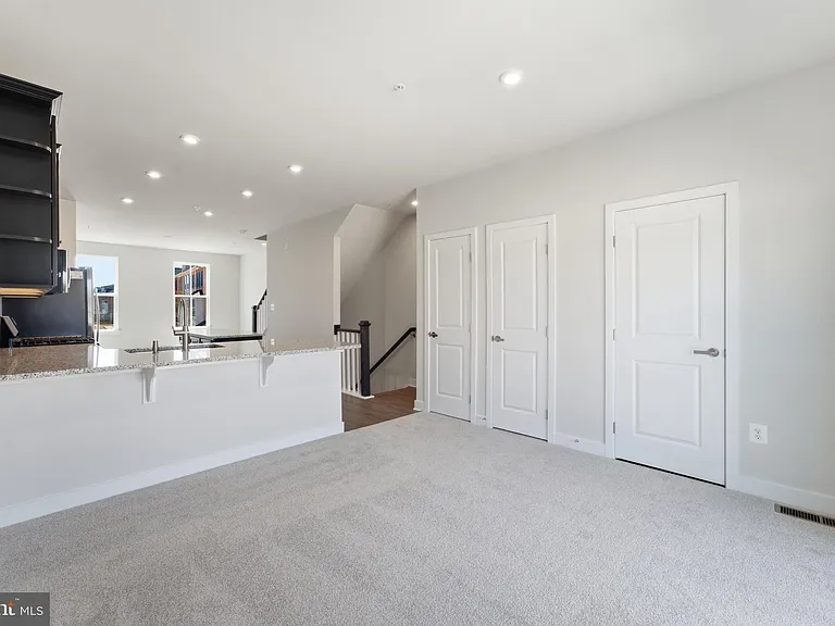 16130 Hyde Park Pl — Photo 10
