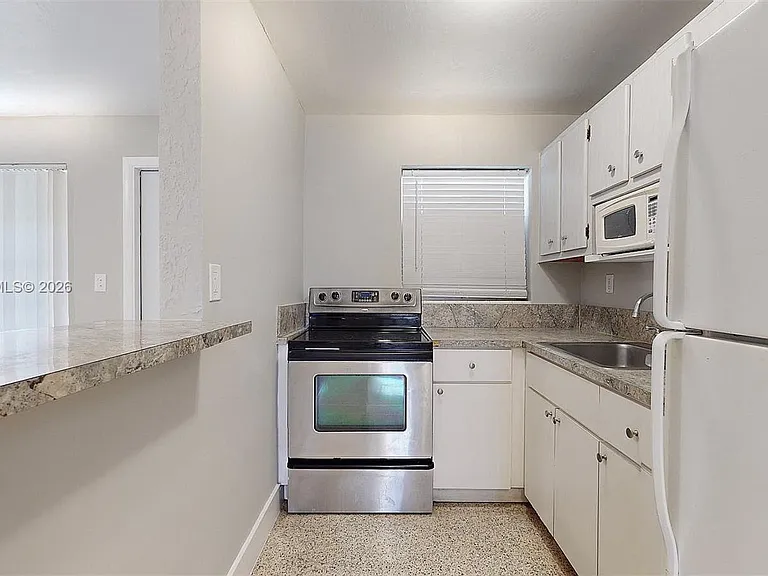 40 W 10th St #3 — Photo 11