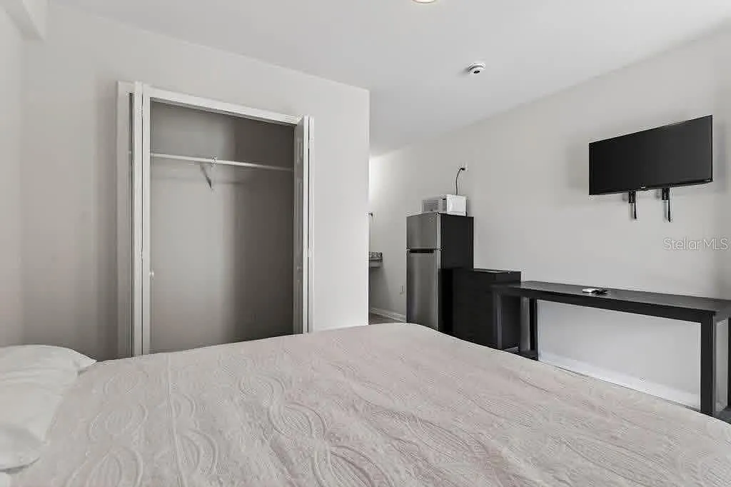 Studio, 1.0 bath, 185 sqft, $900 — Photo 4