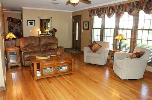 Living Room - Spacious!