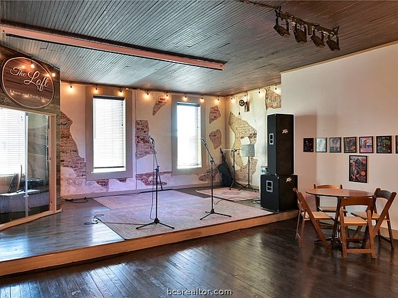 2nd image of 502 E Houston Ave