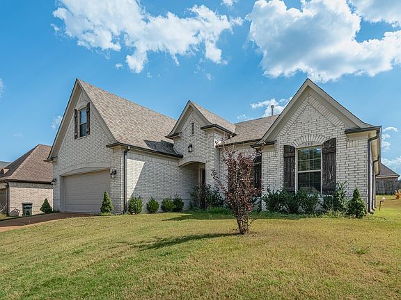 2nd image of 330 Whispering Creek Dr