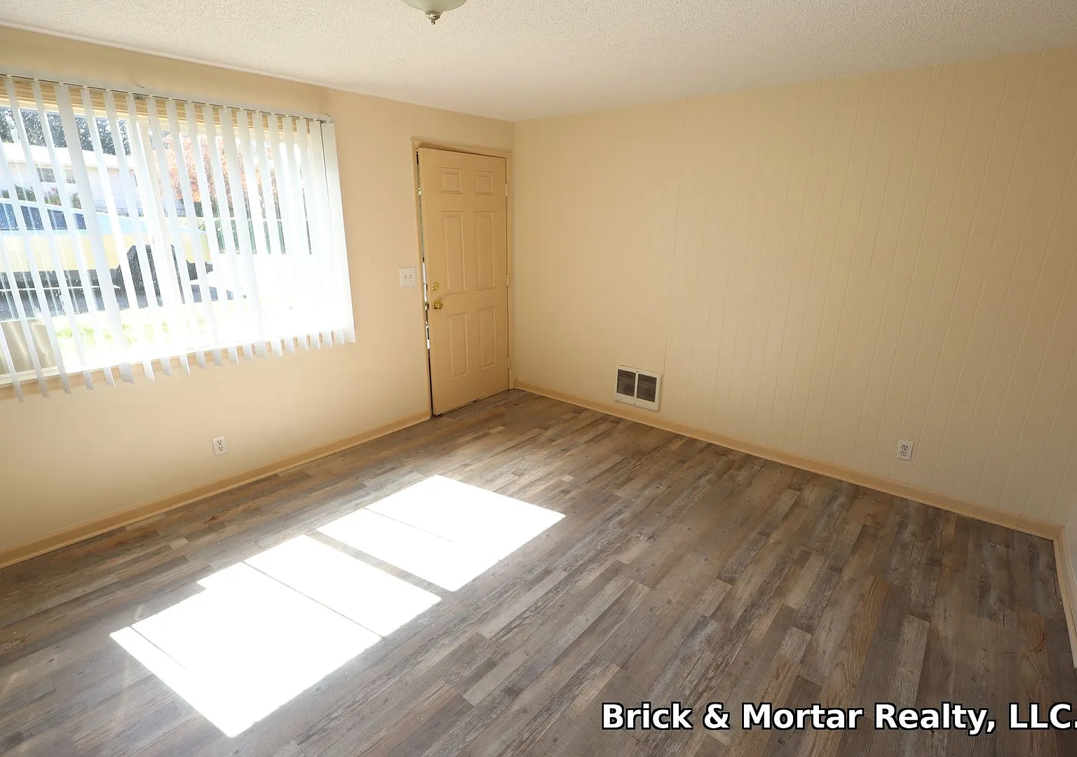 00330-Orchard ST Duplex — Photo 2