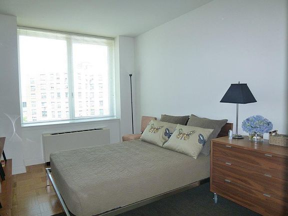 3rd image of 1510 Lexington Ave APT 6S