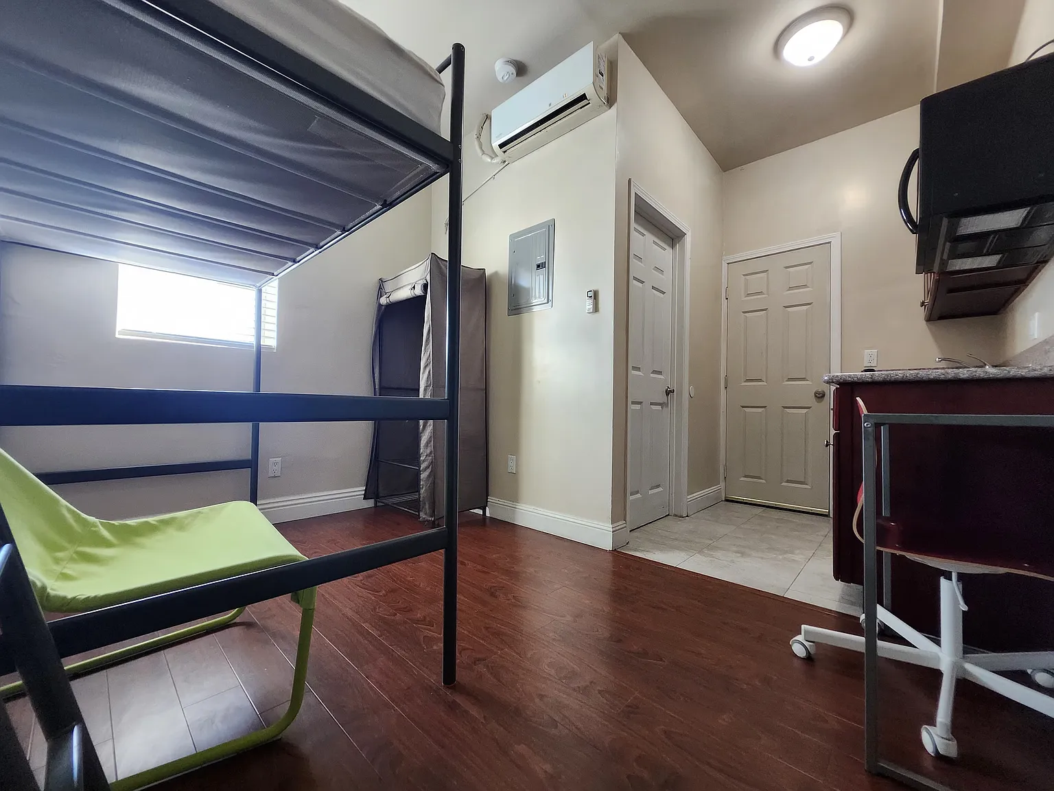 Studio, 180 sqft, $1,380 — Photo 2