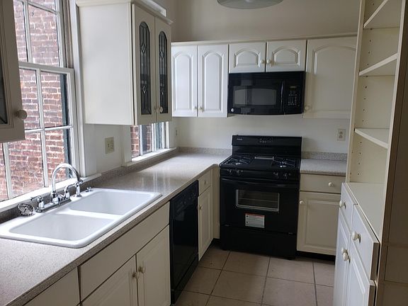 3rd image of 531 Saint Ann St Floor 3