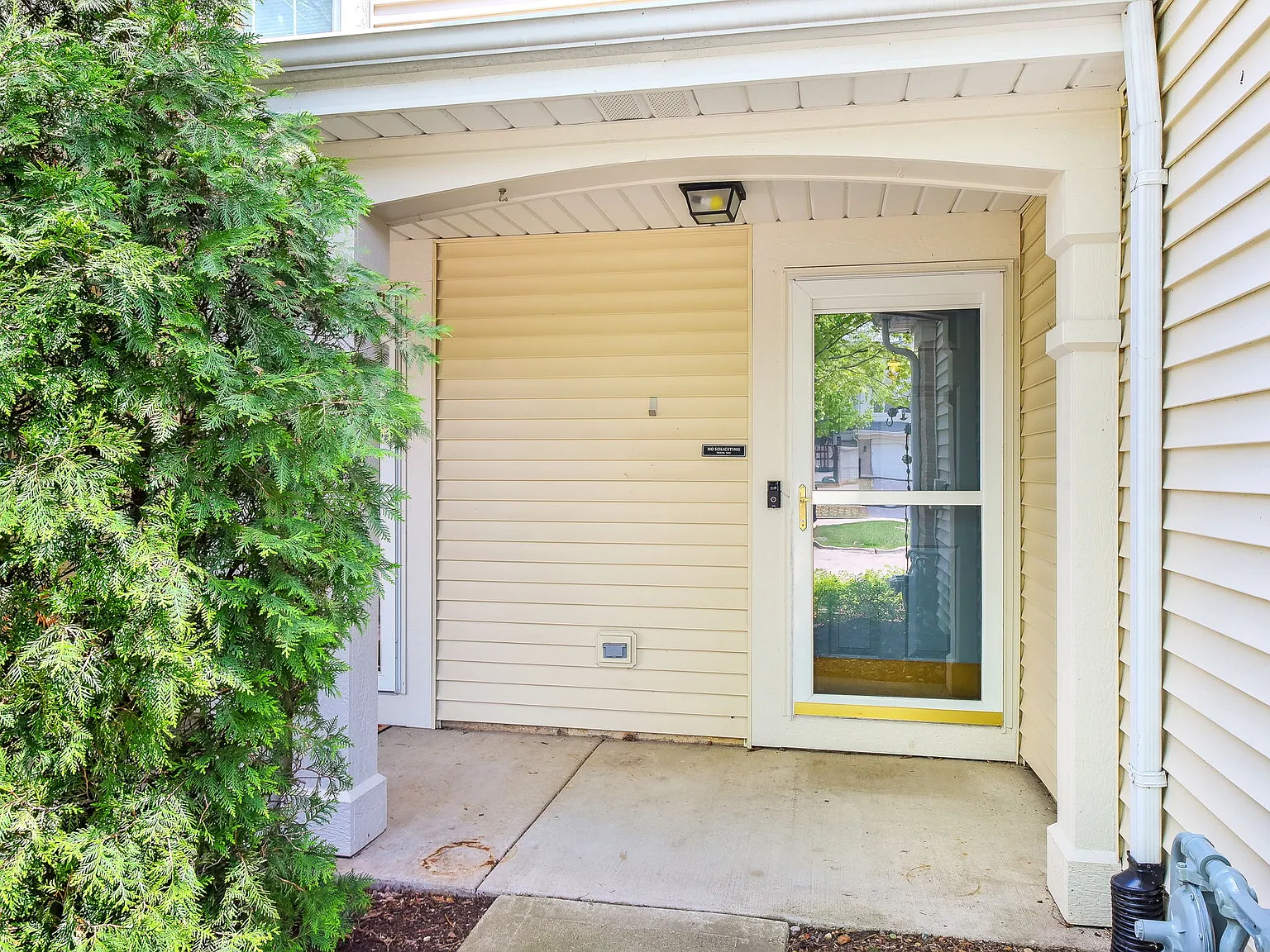 3 bed, 2.5 bath, 1755 sqft, $2,545 — Photo 2