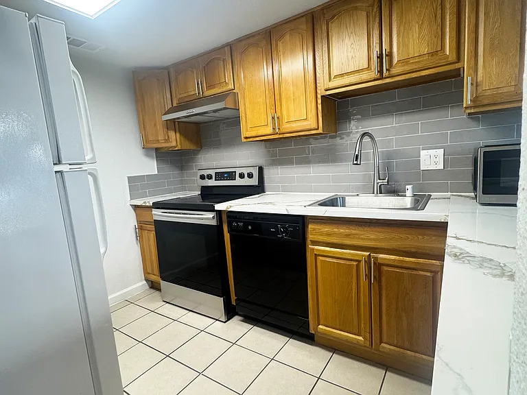 Walnut Manor — Photo 6