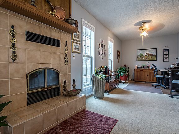 4th image of 6 Lonsdale Dr
