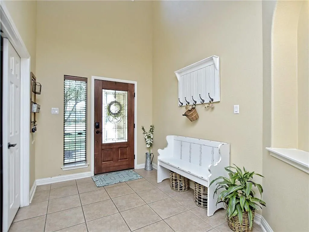 4 bed, 2.5 bath, 2684 sqft, $2,695 — Photo 3