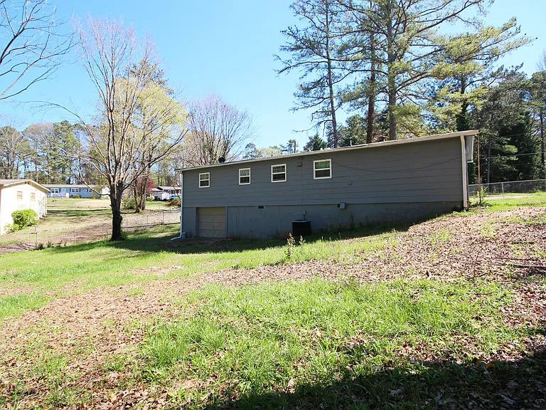 815 Gettysburg Trl NE — Photo 26