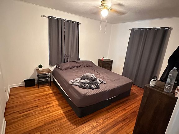 5th image of 209 W 12th St